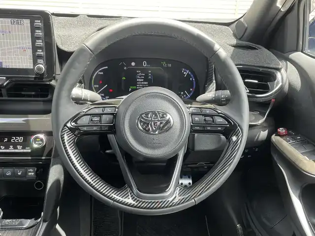 トヨタ ヤリスクロス ハイブリッド Z 大阪府 2023(令5)年 0.9万km ブラックマイカ/プラチナホワイトパールマイカ モデリスタエアロキット/パノラミックビューモニター/パーキングサポートブレーキ/ハンズフリーパワーバックドア/アクセサリーコンセントAC100V/ETC2/0ビルトインタイプ/純正8インチナビ/・AM/FM/BT/フルセグ /・タイプC/USB/トヨタセーフティーセンス/・プリクラッシュセーフティー/・レーントレーシングアシスト/・レーンディパーチャーアラート/・レーダークルーズコントロール/・オートマチックハイビーム/・ロードサインアシスト/・プロアクティブドライビングアシスト/ハーフレザー/パワーシート/シートヒーター/ステアリングスイッチ/純正18インチアルミホイール/純正フロアマット/純正ドアバイザー/カーボン調ミラーカバー/取扱説明書/保証書/記録簿R6/スペアキー