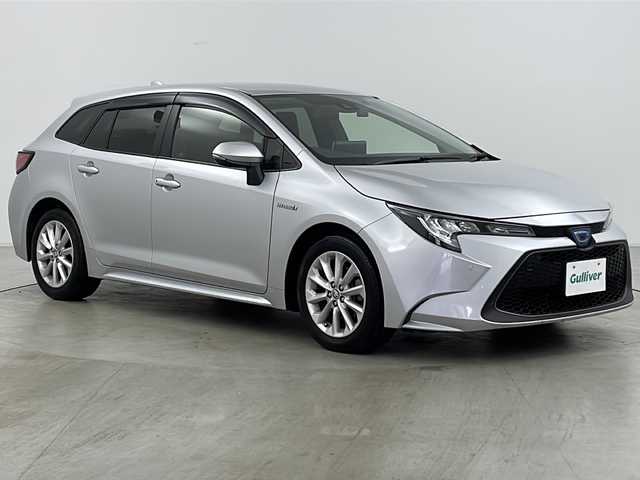 トヨタ カローラツーリング ハイブリッド S 道央・札幌 2020(令2)年 4.4万km シルバーM ・４WD/・寒冷地仕様/・純正ナビ/　BT/Miracast/・バックカメラ/・ToyotaSafetySense/　プリクラッシュセーフティー/　レーンディパーチャーアラート/　レーントレーシングアシスト/　アダプディブクルーズコントロール/　オートマチックハイビーム/　ロードサインアシスタント/・リアクロストラフィックアラート/・クリアランスソナー/・ブラインドスポットモニター/・社外前後ドライブレコーダー/・革巻ステアリング/・ステアリングリモコン/・ワイパーデアイサー /・電動パーキングブレーキ/・ビルトインETC/・デジタルインナーミラー/・おくだけ充電/・オートライト/・LEDヘッドライト/・オートリトラミラー/・トノカバー/・純正フロアマット/・純正ドアバイザー/・16インチ純正アルミホイール/・積込タイヤ/・スマートキー/・スペアキー/・純正エンジンスターター/・取扱説明書/・保証書