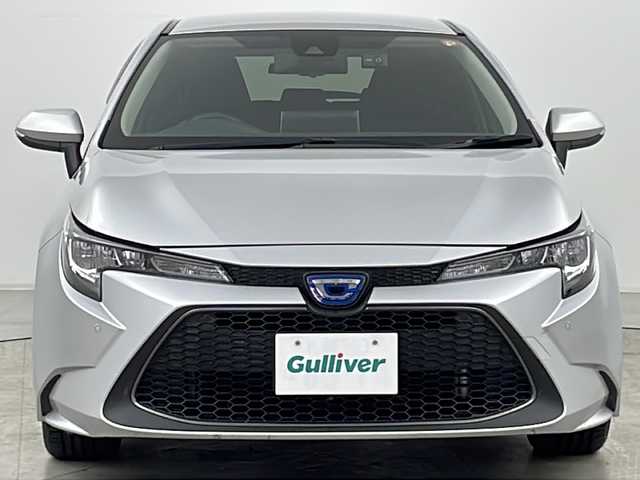 トヨタ カローラツーリング ハイブリッド S 道央・札幌 2020(令2)年 4.4万km シルバーM ・４WD/・寒冷地仕様/・純正ナビ/　BT/Miracast/・バックカメラ/・ToyotaSafetySense/　プリクラッシュセーフティー/　レーンディパーチャーアラート/　レーントレーシングアシスト/　アダプディブクルーズコントロール/　オートマチックハイビーム/　ロードサインアシスタント/・リアクロストラフィックアラート/・クリアランスソナー/・ブラインドスポットモニター/・社外前後ドライブレコーダー/・革巻ステアリング/・ステアリングリモコン/・ワイパーデアイサー /・電動パーキングブレーキ/・ビルトインETC/・デジタルインナーミラー/・おくだけ充電/・オートライト/・LEDヘッドライト/・オートリトラミラー/・トノカバー/・純正フロアマット/・純正ドアバイザー/・16インチ純正アルミホイール/・積込タイヤ/・スマートキー/・スペアキー/・純正エンジンスターター/・取扱説明書/・保証書