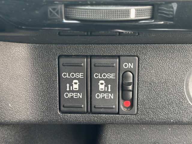 ホンダ ステップワゴン スパーダ eHEV G ホンダS 宮城県 2020(令2)年 14.4万km パール 登録時走行距離１４４０５１ｋｍ/プッシュスタート/パワーステアリング/パワーウインドウ/スマートキー/AAC/クルーズコントロール/Bluetooth接続/後席フリップダウンモニター/USB入力端子/ETC2.0/純正ワンセグナビ/３列目シート/ドライブレコーダー前方/純正アルミホイール/両側パワースライドドア/ABS/レーンキープアシスト/横滑り防止装置/盗難防止装置/オートライト/コーナーセンサー前後/LEDヘッドライト/FM/AM/CD・DVD/iPad/USB/HDMI/エンジンスターター/純正フロアマット/電格ミラー