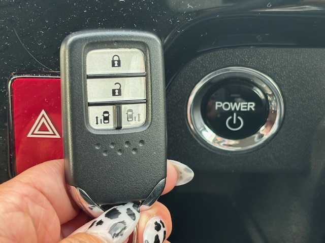 ホンダ ステップワゴン スパーダ eHEV G ホンダS 宮城県 2020(令2)年 14.4万km パール 登録時走行距離１４４０５１ｋｍ/プッシュスタート/パワーステアリング/パワーウインドウ/スマートキー/AAC/クルーズコントロール/Bluetooth接続/後席フリップダウンモニター/USB入力端子/ETC2.0/純正ワンセグナビ/３列目シート/ドライブレコーダー前方/純正アルミホイール/両側パワースライドドア/ABS/レーンキープアシスト/横滑り防止装置/盗難防止装置/オートライト/コーナーセンサー前後/LEDヘッドライト/FM/AM/CD・DVD/iPad/USB/HDMI/エンジンスターター/純正フロアマット/電格ミラー