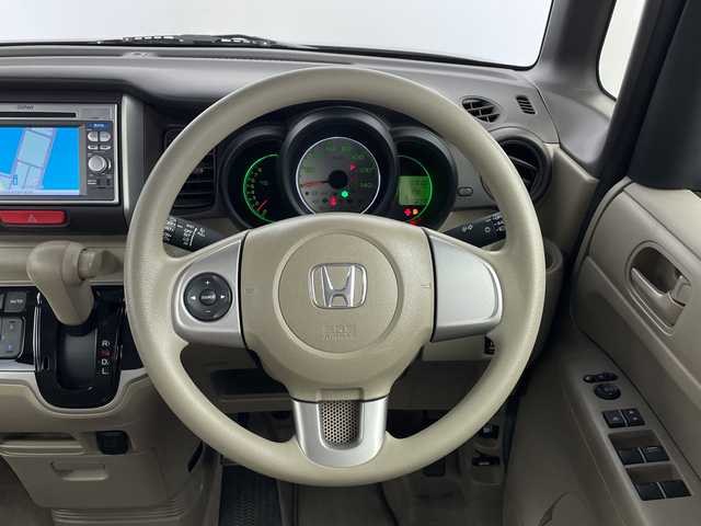 ホンダ Ｎ ＢＯＸ G Lパッケージ 鹿児島県 2012(平24)年 7.3万km プレミアムディープロッソパール 純正ナビ　/バックカメラ　/両側パワースライドドア　/ステアリングスイッチ　/ドアバイザー　/スマートキー　/プッシュスタートボタン　/ＥＣＯＮ　/純正フロアマット　/ベンチシート　/チップアップシート　/取扱説明書