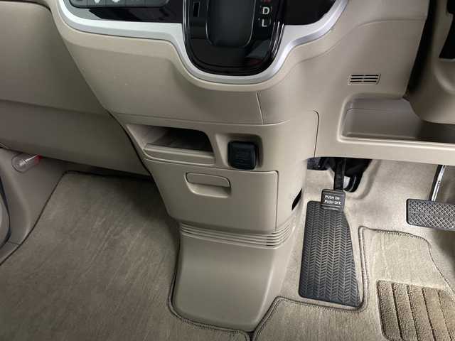 ホンダ Ｎ ＢＯＸ G Lパッケージ 鹿児島県 2012(平24)年 7.3万km プレミアムディープロッソパール 純正ナビ　/バックカメラ　/両側パワースライドドア　/ステアリングスイッチ　/ドアバイザー　/スマートキー　/プッシュスタートボタン　/ＥＣＯＮ　/純正フロアマット　/ベンチシート　/チップアップシート　/取扱説明書