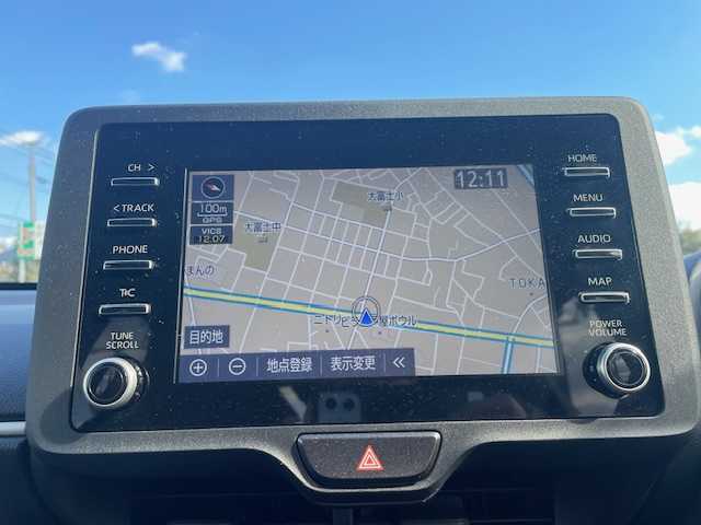 トヨタ ヤリス ハイブリッド 静岡県 2022(令4)年 2万km スーパーホワイトⅡ ●純正ナビ/（Bluetooth）/●バックカメラ/●レーダークルーズコントロール/●プリクラッシュセーフティー/●レーントレーシングアシスト/●オートライト/●オートマチックハイビーム/●ステアリングスイッチ/●電動格納ウインカーミラー/●ETC/●ISOFIX/●レベライザー/●純正フロアマット/●スマートキー/●純正ホイールカバー/●W＋サイド＋カーテンSRS＋ABS/●取扱説明書