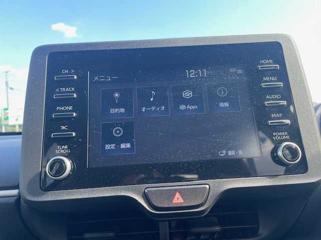 トヨタ ヤリス ハイブリッド 静岡県 2022(令4)年 2万km スーパーホワイトⅡ ●純正ナビ/（Bluetooth）/●バックカメラ/●レーダークルーズコントロール/●プリクラッシュセーフティー/●レーントレーシングアシスト/●オートライト/●オートマチックハイビーム/●ステアリングスイッチ/●電動格納ウインカーミラー/●ETC/●ISOFIX/●レベライザー/●純正フロアマット/●スマートキー/●純正ホイールカバー/●W＋サイド＋カーテンSRS＋ABS/●取扱説明書