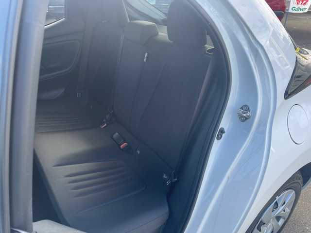 トヨタ ヤリス ハイブリッド 静岡県 2022(令4)年 2万km スーパーホワイトⅡ ●純正ナビ/（Bluetooth）/●バックカメラ/●レーダークルーズコントロール/●プリクラッシュセーフティー/●レーントレーシングアシスト/●オートライト/●オートマチックハイビーム/●ステアリングスイッチ/●電動格納ウインカーミラー/●ETC/●ISOFIX/●レベライザー/●純正フロアマット/●スマートキー/●純正ホイールカバー/●W＋サイド＋カーテンSRS＋ABS/●取扱説明書