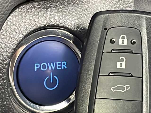 トヨタ ＲＡＶ４ ハイブリットG 新潟県 2020(令2)年 5万km シルバーメタリック 4WD/トヨタセーフティーセンス/純正ナビ/　　フルセグ/BT/Miracast/AM/FM/バックカメラ/パワーバックドア/レーダークルーズコントロール/LEDオートライト/オートマチックハイビーム/レザーシート/パワーシート/メモリーシート/シートヒーター/純正18インチアルミホイール/ステアリングスイッチ/USBポート/ルーフレール/スマートキー/ビルトインETC2.0
