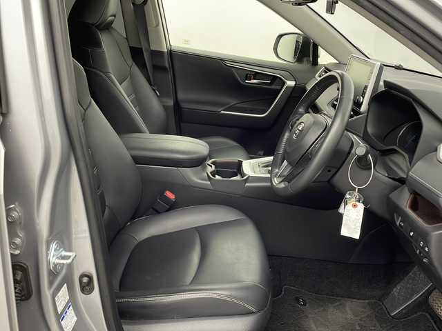 トヨタ ＲＡＶ４ ハイブリットG 新潟県 2020(令2)年 5万km シルバーメタリック 4WD/トヨタセーフティーセンス/純正ナビ/　　フルセグ/BT/Miracast/AM/FM/バックカメラ/パワーバックドア/レーダークルーズコントロール/LEDオートライト/オートマチックハイビーム/レザーシート/パワーシート/メモリーシート/シートヒーター/純正18インチアルミホイール/ステアリングスイッチ/USBポート/ルーフレール/スマートキー/ビルトインETC2.0