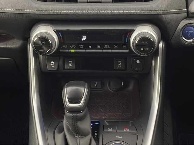 トヨタ ＲＡＶ４ ハイブリットG 新潟県 2020(令2)年 5万km シルバーメタリック 4WD/トヨタセーフティーセンス/純正ナビ/　　フルセグ/BT/Miracast/AM/FM/バックカメラ/パワーバックドア/レーダークルーズコントロール/LEDオートライト/オートマチックハイビーム/レザーシート/パワーシート/メモリーシート/シートヒーター/純正18インチアルミホイール/ステアリングスイッチ/USBポート/ルーフレール/スマートキー/ビルトインETC2.0