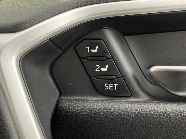 トヨタ ＲＡＶ４ ハイブリットG 新潟県 2020(令2)年 5万km シルバーメタリック 4WD/トヨタセーフティーセンス/純正ナビ/　　フルセグ/BT/Miracast/AM/FM/バックカメラ/パワーバックドア/レーダークルーズコントロール/LEDオートライト/オートマチックハイビーム/レザーシート/パワーシート/メモリーシート/シートヒーター/純正18インチアルミホイール/ステアリングスイッチ/USBポート/ルーフレール/スマートキー/ビルトインETC2.0
