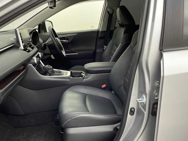 トヨタ ＲＡＶ４ ハイブリットG 新潟県 2020(令2)年 5万km シルバーメタリック 4WD/トヨタセーフティーセンス/純正ナビ/　　フルセグ/BT/Miracast/AM/FM/バックカメラ/パワーバックドア/レーダークルーズコントロール/LEDオートライト/オートマチックハイビーム/レザーシート/パワーシート/メモリーシート/シートヒーター/純正18インチアルミホイール/ステアリングスイッチ/USBポート/ルーフレール/スマートキー/ビルトインETC2.0