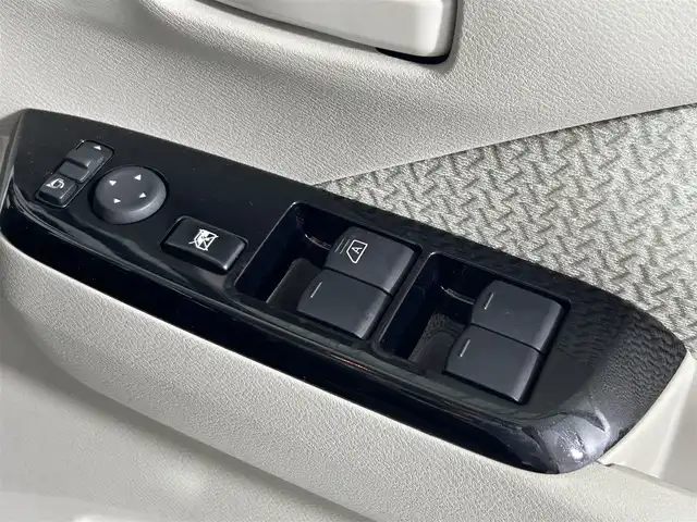 日産 デイズ X 佐賀県 2022(令4)年 1.6万km ブリリアントホワイトパール 純正9型ナビ/（ＡＭ/ＦＭ/CD/DVD/Bluetooth/フルセグTV）/全周囲カメラ/衝突被害軽減システム/コーナーセンサー/LEDヘッドライト/オートエアコン/盗難防止装置/横滑り防止装置/オートライト/オートマチックハイビーム/スマートキー/プッシュスタート/純正フロアマット/純正14インチアルミホイール/ステアリングスイッチ/アイドリングストップ