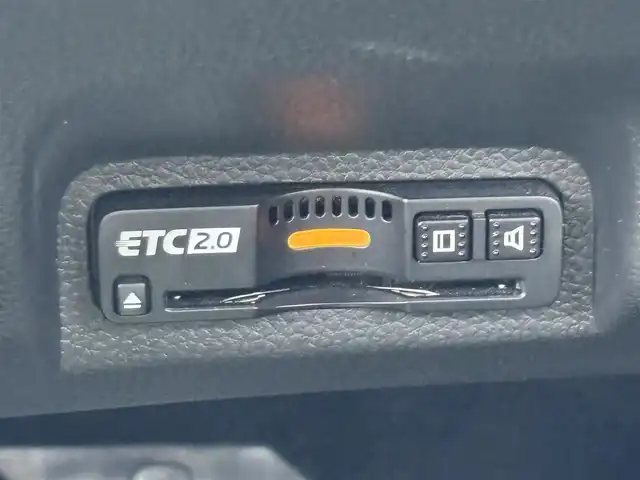 ホンダ ヴェゼル ハイブリッド e:HEV PLaY 大分県 2023(令5)年 4.3万km 白 ・純正ナビ(BT.AppleCarPlay)/・バックカメラ/・フルセグテレビ/・ガラスルーフ/・レーダークルーズコントロール/・ETC 2.0/・ドライブレコーダー/・コーナーセンサー/・ブラインドスポットモニター/・オートハイビーム/・シートヒーター/・電動リアゲート/・置くだけ充電/・ブレーキホールド/・ベージュハーフレザー/・ステアリングリモコン/・スペアキー
