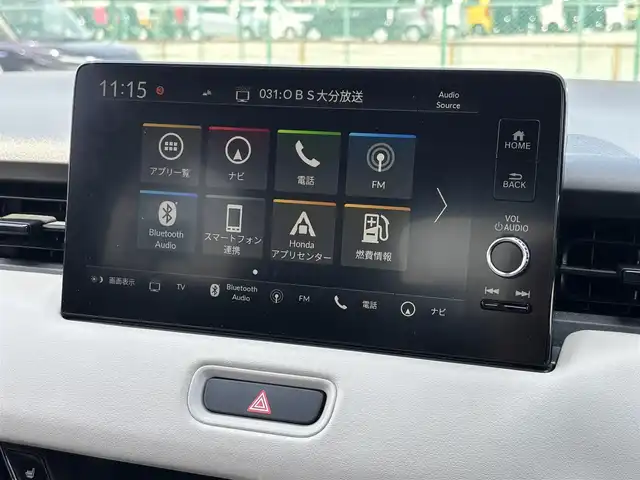 ホンダ ヴェゼル ハイブリッド e:HEV PLaY 大分県 2023(令5)年 4.3万km 白 ・純正ナビ(BT.AppleCarPlay)/・バックカメラ/・フルセグテレビ/・ガラスルーフ/・レーダークルーズコントロール/・ETC 2.0/・ドライブレコーダー/・コーナーセンサー/・ブラインドスポットモニター/・オートハイビーム/・シートヒーター/・電動リアゲート/・置くだけ充電/・ブレーキホールド/・ベージュハーフレザー/・ステアリングリモコン/・スペアキー