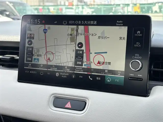 ホンダ ヴェゼル ハイブリッド e:HEV PLaY 大分県 2023(令5)年 4.3万km 白 ・純正ナビ(BT.AppleCarPlay)/・バックカメラ/・フルセグテレビ/・ガラスルーフ/・レーダークルーズコントロール/・ETC 2.0/・ドライブレコーダー/・コーナーセンサー/・ブラインドスポットモニター/・オートハイビーム/・シートヒーター/・電動リアゲート/・置くだけ充電/・ブレーキホールド/・ベージュハーフレザー/・ステアリングリモコン/・スペアキー