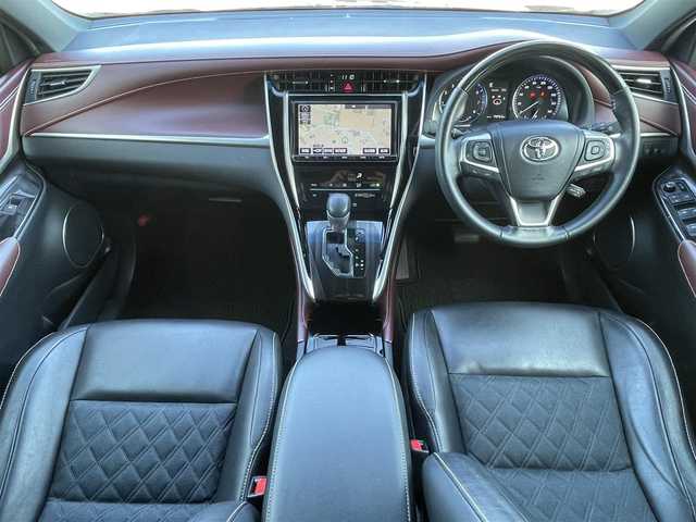 トヨタ ハリアー プレミアム 群馬県 2017(平29)年 4.8万km スパークリングブラックパールクリスタルシャイン 純正SDナビ（AM/FM/Bluetooth/CD/DVD/TV）/フルセグTV/バックカメラ/ETC/ステアリングスイッチ/革巻きステアリング/電動格納ミラー/プッシュスタート/パワーバックドア/フォグライト/純正フロアマット/純正18インチAW/レーンキープアシスト/衝突被害軽減ブレーキ/横滑り防止装置/オートライト/オートハイビーム/アイドリングストップ/クルーズコントロール/ワンオーナー/保証書/取扱説明書/記録簿