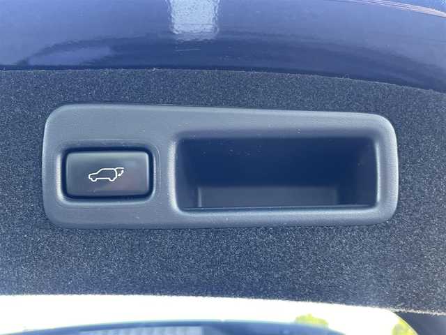 トヨタ ハリアー プレミアム 群馬県 2017(平29)年 4.8万km スパークリングブラックパールクリスタルシャイン 純正SDナビ（AM/FM/Bluetooth/CD/DVD/TV）/フルセグTV/バックカメラ/ETC/ステアリングスイッチ/革巻きステアリング/電動格納ミラー/プッシュスタート/パワーバックドア/フォグライト/純正フロアマット/純正18インチAW/レーンキープアシスト/衝突被害軽減ブレーキ/横滑り防止装置/オートライト/オートハイビーム/アイドリングストップ/クルーズコントロール/ワンオーナー/保証書/取扱説明書/記録簿