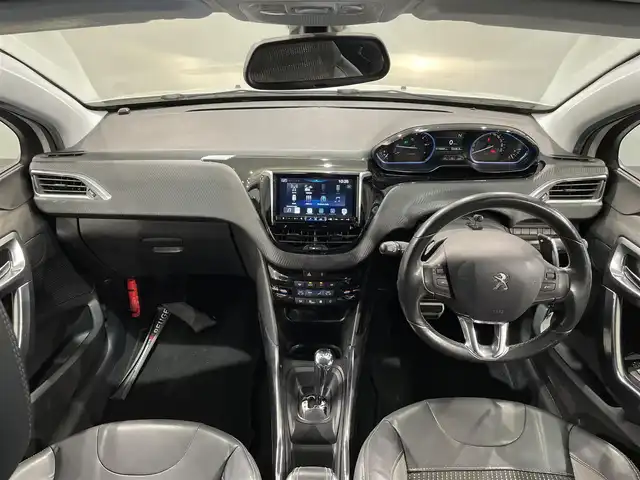 プジョー ２００８ プレミアム 愛知県 2015(平27)年 11.1万km パール Apple Car Play/・AM/FM/Bluetooth/バックカメラ/ハーフレザーシート/パドルシフト/オートライト/オートエアコン/ETC/ルーフレール/純正16インチアルミホイル/社外スタットレスタイヤ×4本/純正フロアマット/取扱説明書