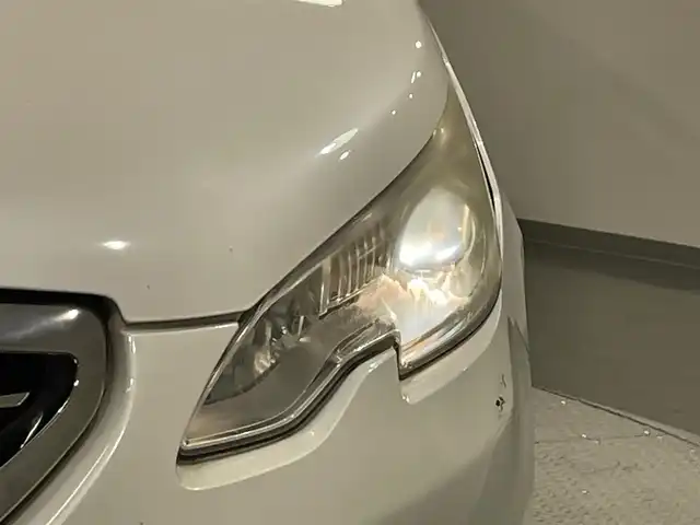 プジョー ２００８ プレミアム 愛知県 2015(平27)年 11.1万km パール Apple Car Play/・AM/FM/Bluetooth/バックカメラ/ハーフレザーシート/パドルシフト/オートライト/オートエアコン/ETC/ルーフレール/純正16インチアルミホイル/社外スタットレスタイヤ×4本/純正フロアマット/取扱説明書