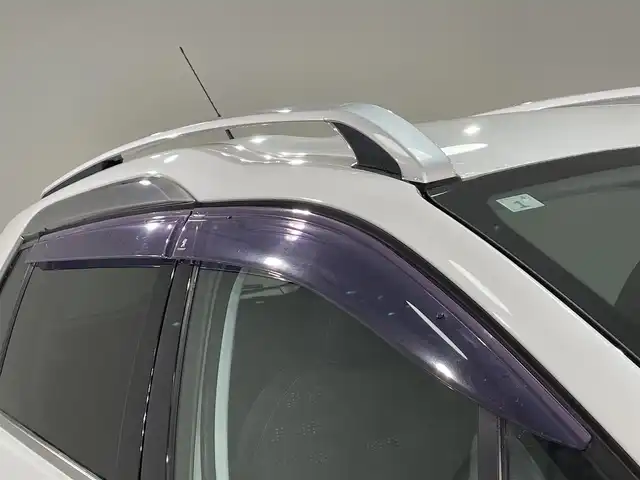 プジョー ２００８ プレミアム 愛知県 2015(平27)年 11.1万km パール Apple Car Play/・AM/FM/Bluetooth/バックカメラ/ハーフレザーシート/パドルシフト/オートライト/オートエアコン/ETC/ルーフレール/純正16インチアルミホイル/社外スタットレスタイヤ×4本/純正フロアマット/取扱説明書