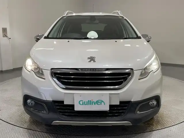 プジョー ２００８ プレミアム 愛知県 2015(平27)年 11.1万km パール Apple Car Play/・AM/FM/Bluetooth/バックカメラ/ハーフレザーシート/パドルシフト/オートライト/オートエアコン/ETC/ルーフレール/純正16インチアルミホイル/社外スタットレスタイヤ×4本/純正フロアマット/取扱説明書