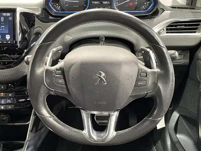 プジョー ２００８ プレミアム 愛知県 2015(平27)年 11.1万km パール Apple Car Play/・AM/FM/Bluetooth/バックカメラ/ハーフレザーシート/パドルシフト/オートライト/オートエアコン/ETC/ルーフレール/純正16インチアルミホイル/社外スタットレスタイヤ×4本/純正フロアマット/取扱説明書