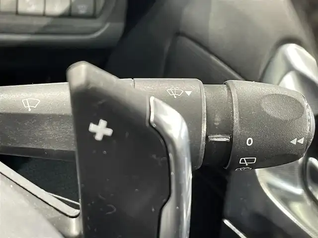 プジョー ２００８ プレミアム 愛知県 2015(平27)年 11.1万km パール Apple Car Play/・AM/FM/Bluetooth/バックカメラ/ハーフレザーシート/パドルシフト/オートライト/オートエアコン/ETC/ルーフレール/純正16インチアルミホイル/社外スタットレスタイヤ×4本/純正フロアマット/取扱説明書