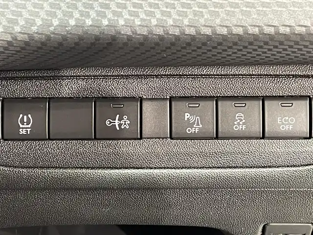 プジョー ２００８ プレミアム 愛知県 2015(平27)年 11.1万km パール Apple Car Play/・AM/FM/Bluetooth/バックカメラ/ハーフレザーシート/パドルシフト/オートライト/オートエアコン/ETC/ルーフレール/純正16インチアルミホイル/社外スタットレスタイヤ×4本/純正フロアマット/取扱説明書