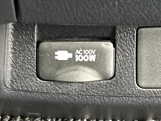 トヨタ アルファード S Cパッケージ 熊本県 2023(令5)年 1.4万km ホワイトパールクリスタルシャイン 両側パワースライドドア/バックカメラ/ETC2.0/モデリスタエアロ/サンルーフ/純正ディスプレイオーディオ/（FM/AM/BT)/LEDヘッドライト/純正18インチアルミホイール/エアーシート(運転席＋助手席)/シートヒーター(運転席＋助手席)/パワーシート(運転席＋助手席)/デジタルインナーミラー/ステアリングヒーター/オートハイビーム/トヨタセーフティーセンス/クリアランスソナー/レーントレーシングアシスト/パーキングサポートブレーキ/プリクラッシュセーフティー/ブラインドスポットモニター/リアクロストラフィックアラート/ロードサインアシスト/レーダークルーズコントロール/ビルトインETC/100ボルト充電/シガーソケット/USB入力端子