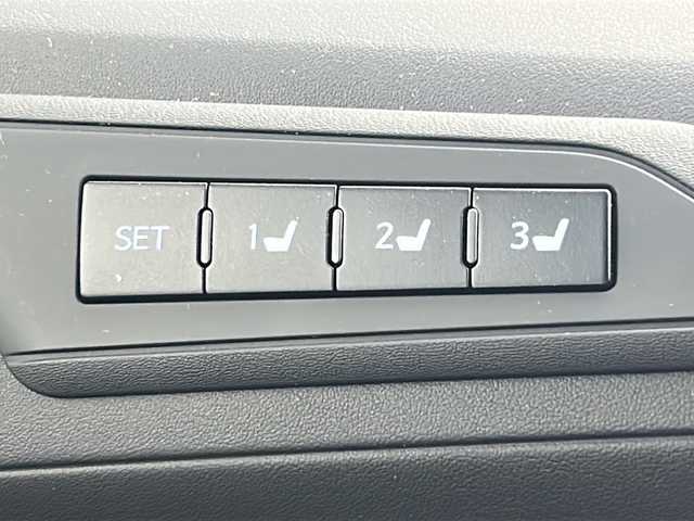 トヨタ アルファード S Cパッケージ 熊本県 2023(令5)年 1.4万km ホワイトパールクリスタルシャイン 両側パワースライドドア/バックカメラ/ETC2.0/モデリスタエアロ/サンルーフ/純正ディスプレイオーディオ/（FM/AM/BT)/LEDヘッドライト/純正18インチアルミホイール/エアーシート(運転席＋助手席)/シートヒーター(運転席＋助手席)/パワーシート(運転席＋助手席)/デジタルインナーミラー/ステアリングヒーター/オートハイビーム/トヨタセーフティーセンス/クリアランスソナー/レーントレーシングアシスト/パーキングサポートブレーキ/プリクラッシュセーフティー/ブラインドスポットモニター/リアクロストラフィックアラート/ロードサインアシスト/レーダークルーズコントロール/ビルトインETC/100ボルト充電/シガーソケット/USB入力端子