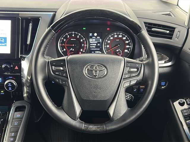 トヨタ アルファード S Cパッケージ 熊本県 2023(令5)年 1.4万km ホワイトパールクリスタルシャイン 両側パワースライドドア/バックカメラ/ETC2.0/モデリスタエアロ/サンルーフ/純正ディスプレイオーディオ/（FM/AM/BT)/LEDヘッドライト/純正18インチアルミホイール/エアーシート(運転席＋助手席)/シートヒーター(運転席＋助手席)/パワーシート(運転席＋助手席)/デジタルインナーミラー/ステアリングヒーター/オートハイビーム/トヨタセーフティーセンス/クリアランスソナー/レーントレーシングアシスト/パーキングサポートブレーキ/プリクラッシュセーフティー/ブラインドスポットモニター/リアクロストラフィックアラート/ロードサインアシスト/レーダークルーズコントロール/ビルトインETC/100ボルト充電/シガーソケット/USB入力端子