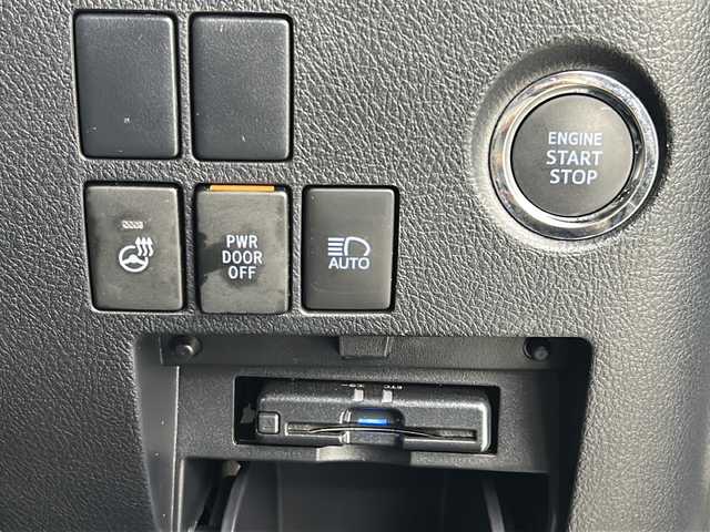 トヨタ アルファード S Cパッケージ 熊本県 2023(令5)年 1.4万km ホワイトパールクリスタルシャイン 両側パワースライドドア/バックカメラ/ETC2.0/モデリスタエアロ/サンルーフ/純正ディスプレイオーディオ/（FM/AM/BT)/LEDヘッドライト/純正18インチアルミホイール/エアーシート(運転席＋助手席)/シートヒーター(運転席＋助手席)/パワーシート(運転席＋助手席)/デジタルインナーミラー/ステアリングヒーター/オートハイビーム/トヨタセーフティーセンス/クリアランスソナー/レーントレーシングアシスト/パーキングサポートブレーキ/プリクラッシュセーフティー/ブラインドスポットモニター/リアクロストラフィックアラート/ロードサインアシスト/レーダークルーズコントロール/ビルトインETC/100ボルト充電/シガーソケット/USB入力端子