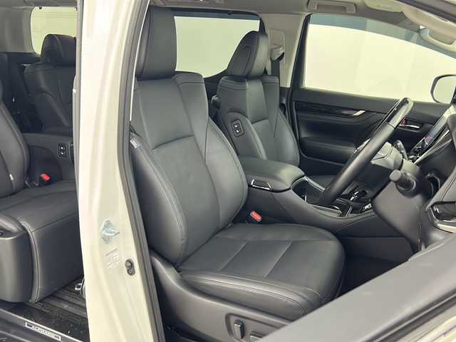 トヨタ アルファード S Cパッケージ 熊本県 2023(令5)年 1.4万km ホワイトパールクリスタルシャイン 両側パワースライドドア/バックカメラ/ETC2.0/モデリスタエアロ/サンルーフ/純正ディスプレイオーディオ/（FM/AM/BT)/LEDヘッドライト/純正18インチアルミホイール/エアーシート(運転席＋助手席)/シートヒーター(運転席＋助手席)/パワーシート(運転席＋助手席)/デジタルインナーミラー/ステアリングヒーター/オートハイビーム/トヨタセーフティーセンス/クリアランスソナー/レーントレーシングアシスト/パーキングサポートブレーキ/プリクラッシュセーフティー/ブラインドスポットモニター/リアクロストラフィックアラート/ロードサインアシスト/レーダークルーズコントロール/ビルトインETC/100ボルト充電/シガーソケット/USB入力端子