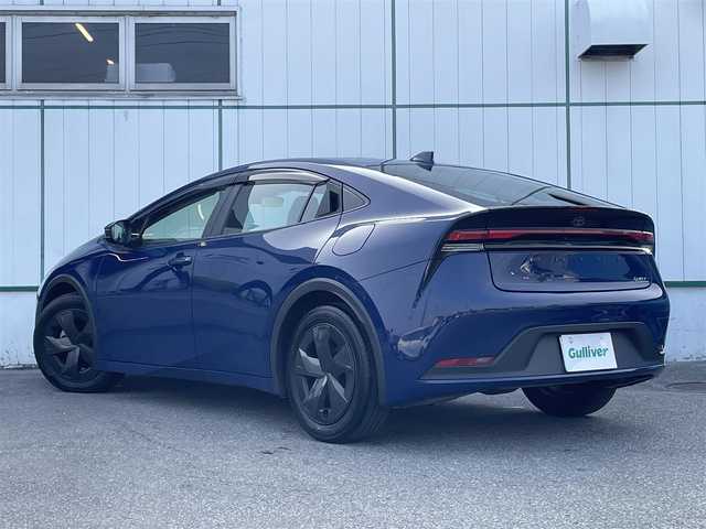 トヨタ プリウス U 山梨県 2023(令5)年 2.7万km ダークブルー 純正ディスプレイオーディオ/Bluetooth接続/フルセグTV/全方位カメラ/ETC/前後ドライブレコーダー/衝突被害軽減システム/レーンキープアシスト/レーダークルーズコントロール/スペアキー1本/保証書