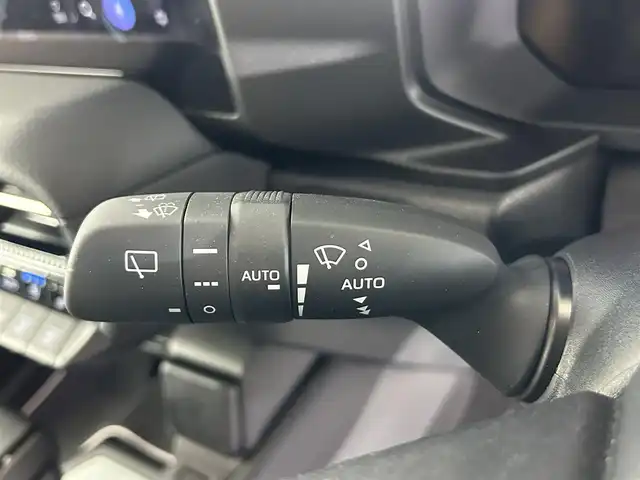 トヨタ ランドクルーザー ２５０ VX 佐賀県 2024(令6)年 0.3万km プラチナホワイトパールマイカ 純正１２．３型ディスプレイオーディオ/(フルセグTV/USB/Bluetooth/USB/ミラキャスト)/ムーンルーフ/全方位カメラ/ナビ連動ドライブレコーダー/衝突軽減システム/レーンキープアシスト/コーナーセンサー/追従型クルーズコントロール/シートヒーター/エアシート/ベンチレーション/パワーシート/レザーシート/純正アルミホイール/純正フロアマット/純正LEDヘッドライト/MT付きAT/パワーバックドア/スペアキー/盗難防止装置/横滑り防止装置