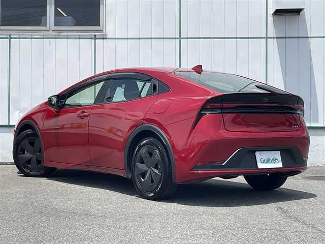トヨタ プリウス U 山梨県 2023(令5)年 1.4万km エモーショナルレッドⅡ 純正ディスプレイオーディオ/Bluetooth接続/全方位カメラ/ETC2.0/前後ドライブレコーダー/レーダークルーズコントロール/衝突被害軽減システム/レーンキープアシスト/オートマチックハイビーム/スペアキー1本/保証書