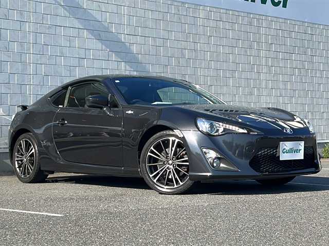 トヨタ ８６ GT リミテッド 茨城県 2014(平26)年 3.7万km ダークグレーメタリック ワンオーナー/リアスポイラー/社外メモリナビ【CN-RE04WD】/(地デジTV・CD・DVD・BT・ラジオ再生)/バックカメラ/オートライト/HIDヘッドライト/純正17inアルミホイール/フロアマット/スマートキー/取扱説明書/保証書