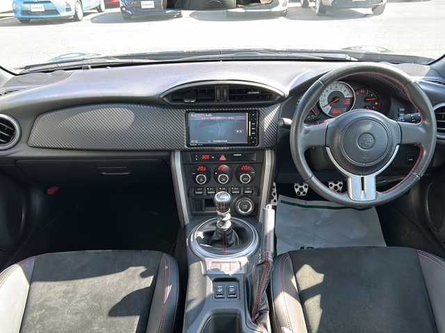 トヨタ ８６ GT リミテッド 茨城県 2014(平26)年 3.7万km ダークグレーメタリック ワンオーナー/リアスポイラー/社外メモリナビ【CN-RE04WD】/(地デジTV・CD・DVD・BT・ラジオ再生)/バックカメラ/オートライト/HIDヘッドライト/純正17inアルミホイール/フロアマット/スマートキー/取扱説明書/保証書