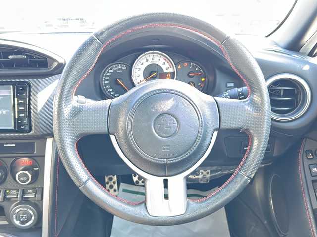 トヨタ ８６ GT リミテッド 茨城県 2014(平26)年 3.7万km ダークグレーメタリック ワンオーナー/リアスポイラー/社外メモリナビ【CN-RE04WD】/(地デジTV・CD・DVD・BT・ラジオ再生)/バックカメラ/オートライト/HIDヘッドライト/純正17inアルミホイール/フロアマット/スマートキー/取扱説明書/保証書