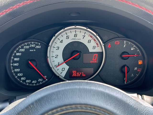 トヨタ ８６ GT リミテッド 茨城県 2014(平26)年 3.7万km ダークグレーメタリック ワンオーナー/リアスポイラー/社外メモリナビ【CN-RE04WD】/(地デジTV・CD・DVD・BT・ラジオ再生)/バックカメラ/オートライト/HIDヘッドライト/純正17inアルミホイール/フロアマット/スマートキー/取扱説明書/保証書