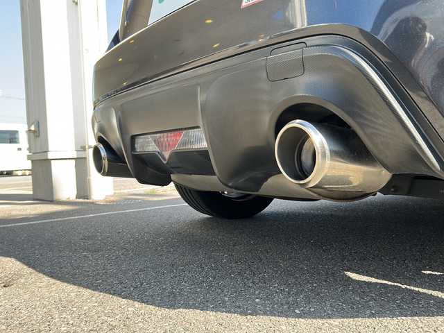 トヨタ ８６ GT リミテッド 茨城県 2014(平26)年 3.7万km ダークグレーメタリック ワンオーナー/リアスポイラー/社外メモリナビ【CN-RE04WD】/(地デジTV・CD・DVD・BT・ラジオ再生)/バックカメラ/オートライト/HIDヘッドライト/純正17inアルミホイール/フロアマット/スマートキー/取扱説明書/保証書