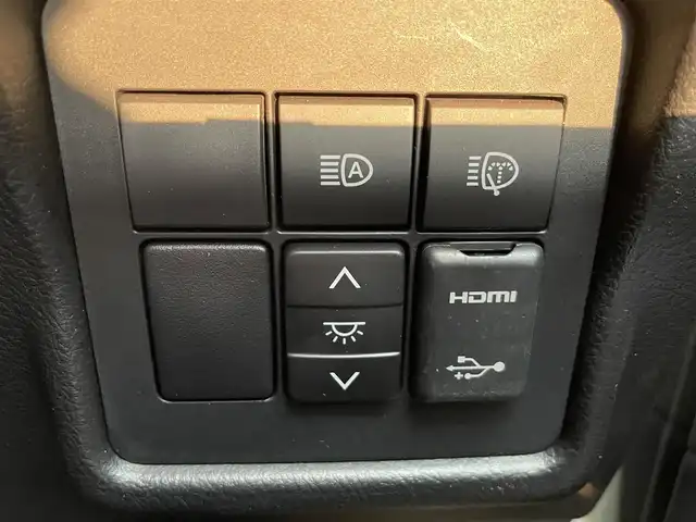 トヨタ ランドクルーザー プラド TX Lパッケージ 鹿児島県 2020(令2)年 4.9万km ホワイトパールクリスタルシャイン 禁煙車/純正ナビ/(フルセグTV/Bluetooth/DVD/CD)/サンルーフ/バックカメラ/Toyota Safety Sense/　・プリクラッシュセーフティ/　・レーンディパーチャーアラート/　・オートマチックハイビーム/　・レーダークルーズコントロール（ブレーキ制御付）/レザーシート/前席シートヒーター/シートベンチレーション/前席パワーシート/ドライブレコーダー/ETC/純正アルミホイール/純正フロアマット/LEDヘッドライト