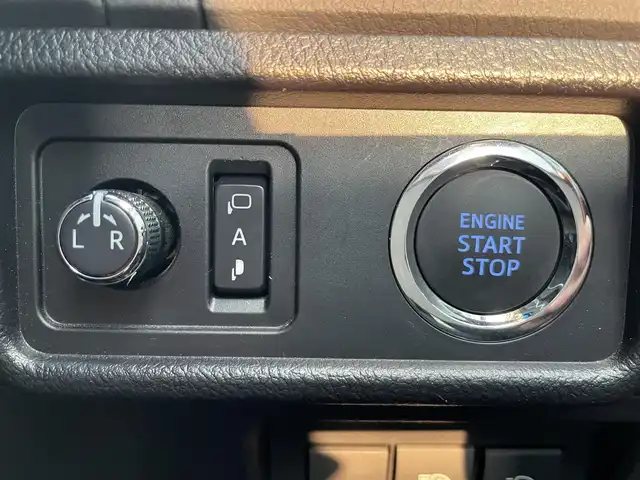 トヨタ ランドクルーザー プラド TX Lパッケージ 鹿児島県 2020(令2)年 4.9万km ホワイトパールクリスタルシャイン 禁煙車/純正ナビ/(フルセグTV/Bluetooth/DVD/CD)/サンルーフ/バックカメラ/Toyota Safety Sense/　・プリクラッシュセーフティ/　・レーンディパーチャーアラート/　・オートマチックハイビーム/　・レーダークルーズコントロール（ブレーキ制御付）/レザーシート/前席シートヒーター/シートベンチレーション/前席パワーシート/ドライブレコーダー/ETC/純正アルミホイール/純正フロアマット/LEDヘッドライト