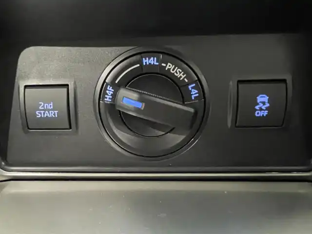 トヨタ ランドクルーザー プラド TX Lパッケージ 鹿児島県 2020(令2)年 4.9万km ホワイトパールクリスタルシャイン 禁煙車/純正ナビ/(フルセグTV/Bluetooth/DVD/CD)/サンルーフ/バックカメラ/Toyota Safety Sense/　・プリクラッシュセーフティ/　・レーンディパーチャーアラート/　・オートマチックハイビーム/　・レーダークルーズコントロール（ブレーキ制御付）/レザーシート/前席シートヒーター/シートベンチレーション/前席パワーシート/ドライブレコーダー/ETC/純正アルミホイール/純正フロアマット/LEDヘッドライト