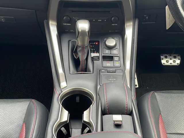 レクサス ＮＸ 200t Fスポーツ 岩手県 2016(平28)年 8.8万km ホワイトノーヴァガラスフレーク 純正ナビ　ＤＶＤ／Ｂｌｕ－ｒａｙ　バックカメラ　クルーズコントロール　ＬＥＤオートライト　ビルトインＥＴＣ　本革シート　前席パワーシート／ヒーター／ベンチレーション　ステアヒーター　パワーリアゲート