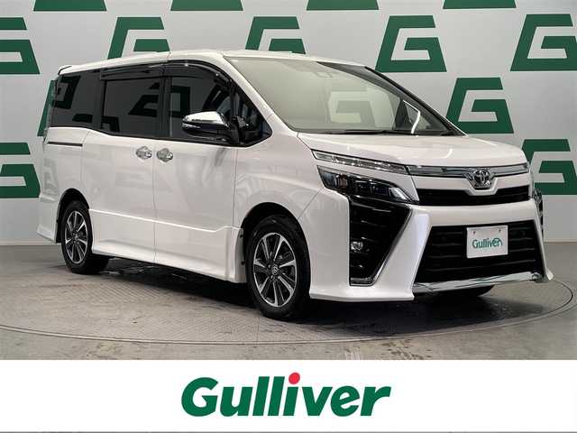 トヨタ ヴォクシー ZS 煌Ⅲ 鹿児島県 2021(令3)年 4.6万km ホワイトパールクリスタルシャイン ワンオーナー/禁煙車/トヨタセーフティ/コーナーセンサー/前後ドラレコ/バックカメラ/純正ナビ/オートライト/オートマチックハイビーム/ETC2.0/両側パワスラ/フリップダウンモニター/クルコン/LEDヘッドライト/プッシュスタート/革巻きステアリング/電格ミラー/スマートキー/スペアキー