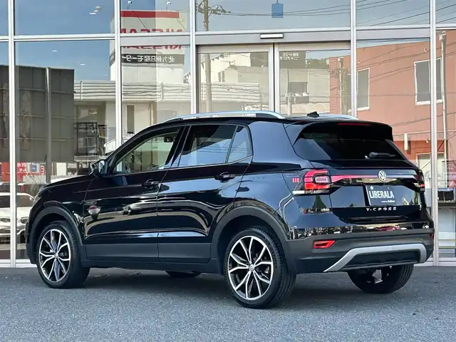 フォルクスワーゲン Ｔ－クロス TSI 1stプラス 福岡県 2020(令2)年 3.8万km ディープブラックパールエフェクト ナビ　/バックカメラ　/ＡｐｐｌｅＣａｒＰｌａｙ　/フルセグＴＶ　/ＣＤ／ＤＶＤ　/ＡＣＣ　/ＢＳＭ　/レーンキープ　/前後クリアランスソナー　/ＬＥＤライト　/パドルシフト　/スマートキー　/純正１８インチＡＷ　/ＥＴＣ