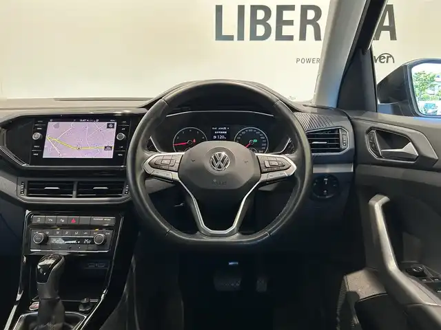 フォルクスワーゲン Ｔ－クロス TSI 1stプラス 福岡県 2020(令2)年 3.8万km ディープブラックパールエフェクト ナビ　/バックカメラ　/ＡｐｐｌｅＣａｒＰｌａｙ　/フルセグＴＶ　/ＣＤ／ＤＶＤ　/ＡＣＣ　/ＢＳＭ　/レーンキープ　/前後クリアランスソナー　/ＬＥＤライト　/パドルシフト　/スマートキー　/純正１８インチＡＷ　/ＥＴＣ