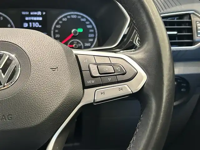 フォルクスワーゲン Ｔ－クロス TSI 1stプラス 福岡県 2020(令2)年 3.8万km ディープブラックパールエフェクト ナビ　/バックカメラ　/ＡｐｐｌｅＣａｒＰｌａｙ　/フルセグＴＶ　/ＣＤ／ＤＶＤ　/ＡＣＣ　/ＢＳＭ　/レーンキープ　/前後クリアランスソナー　/ＬＥＤライト　/パドルシフト　/スマートキー　/純正１８インチＡＷ　/ＥＴＣ