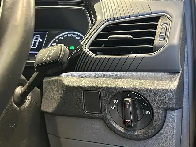 フォルクスワーゲン Ｔ－クロス TSI 1stプラス 福岡県 2020(令2)年 3.8万km ディープブラックパールエフェクト ナビ　/バックカメラ　/ＡｐｐｌｅＣａｒＰｌａｙ　/フルセグＴＶ　/ＣＤ／ＤＶＤ　/ＡＣＣ　/ＢＳＭ　/レーンキープ　/前後クリアランスソナー　/ＬＥＤライト　/パドルシフト　/スマートキー　/純正１８インチＡＷ　/ＥＴＣ